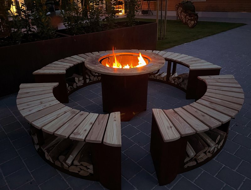 Feuerstelle & Grill 5-teilig am Abend