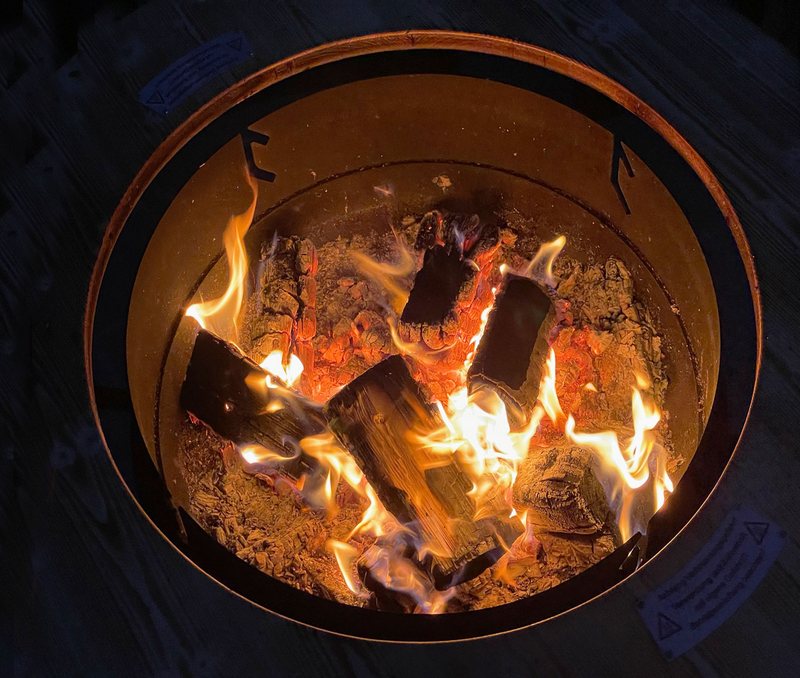 Feuer in der Feuerstelle