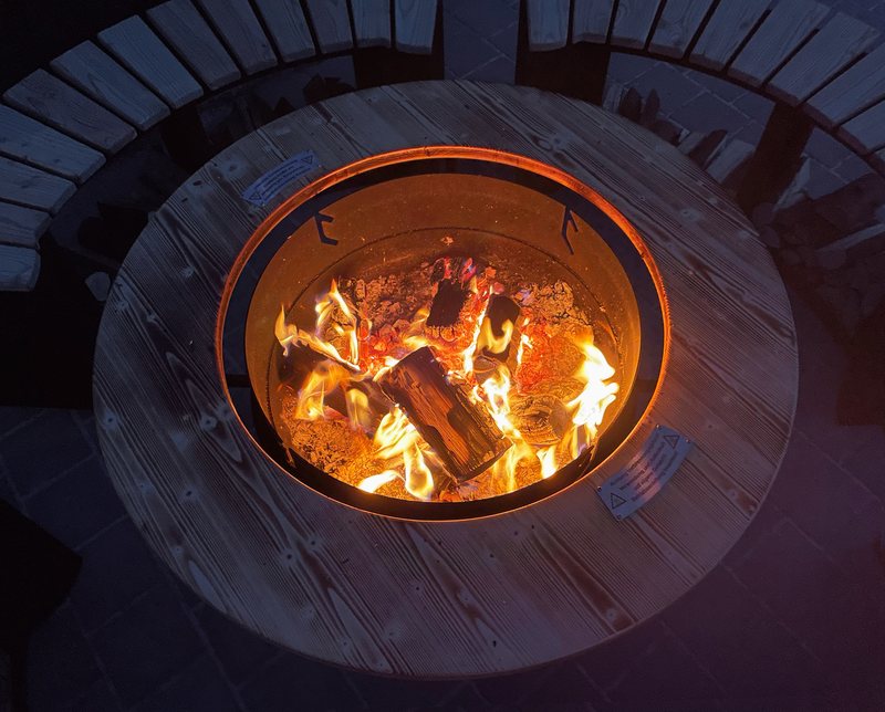 Blick von oben in die Feuerstelle