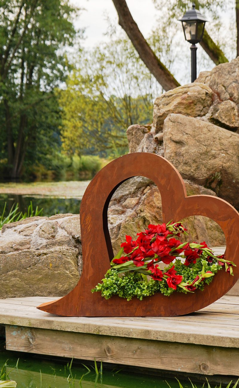 Herz Lydia – bepflanzt am Gartenteich