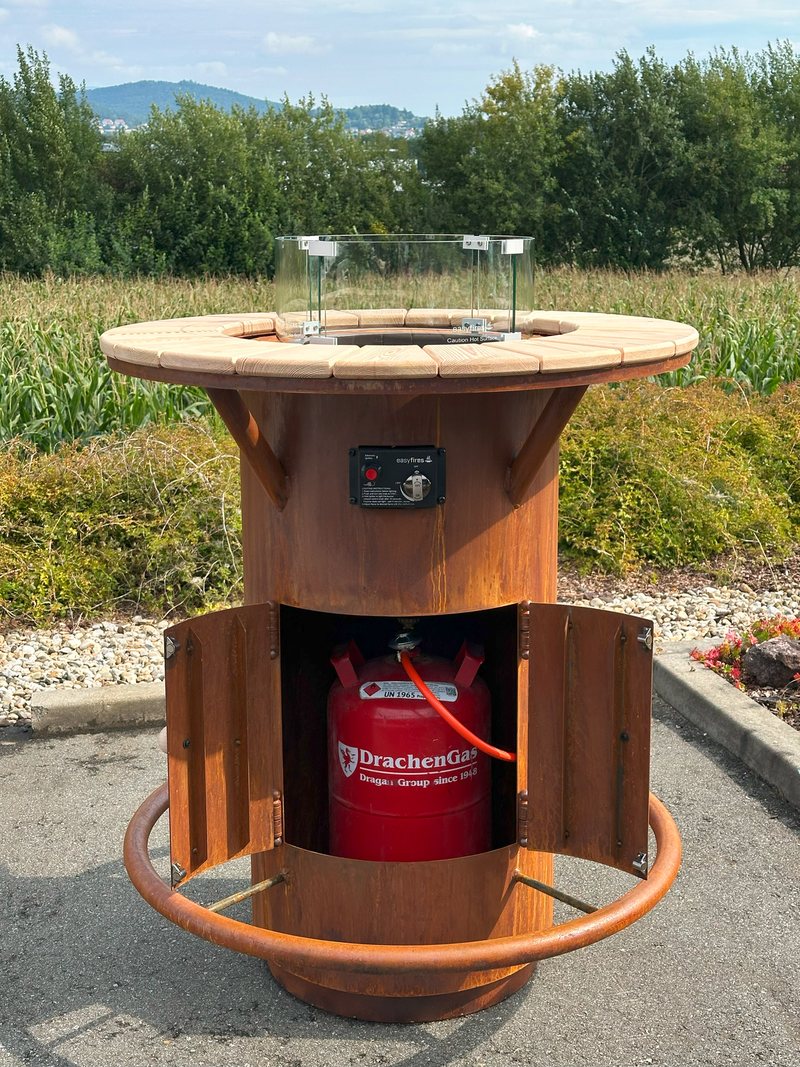 Sockel geöffnet – Platz für die Gasflasche